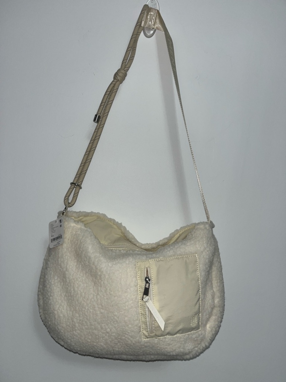 944. FREE PEOPLE fleece carryall bag in Whipped Cream NWT $78